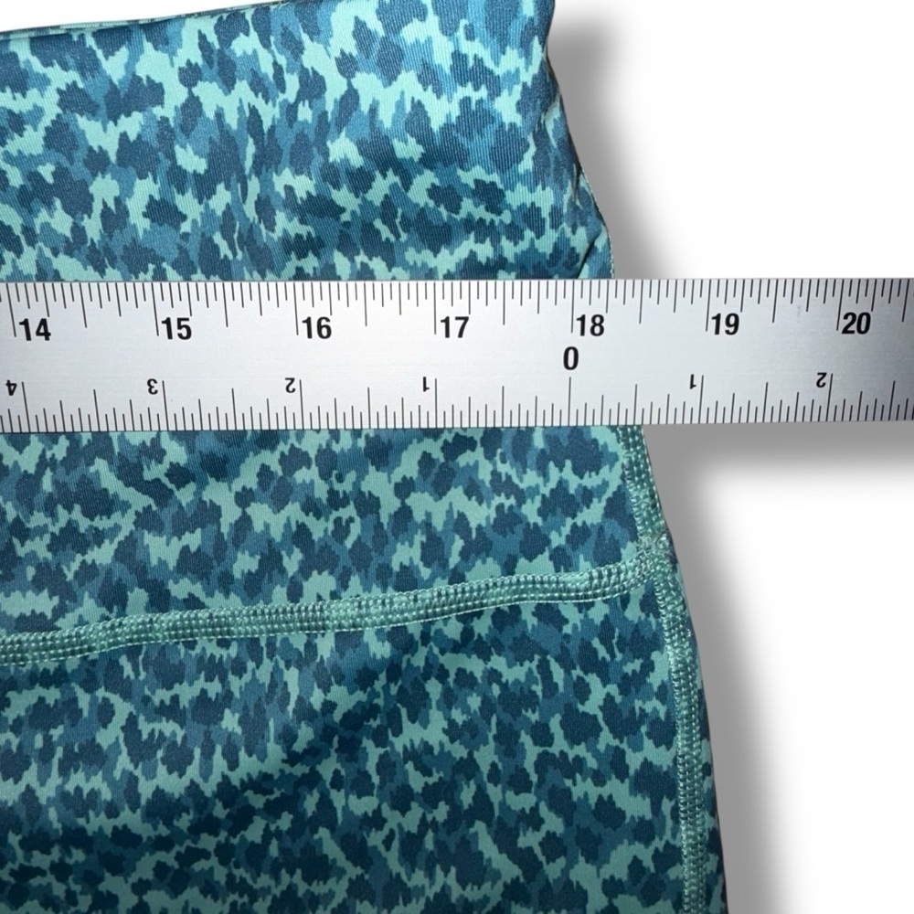 ATHLETA Ultimate Printed Shortie - 2X Teal Cheetah - Picture 4 of 8
